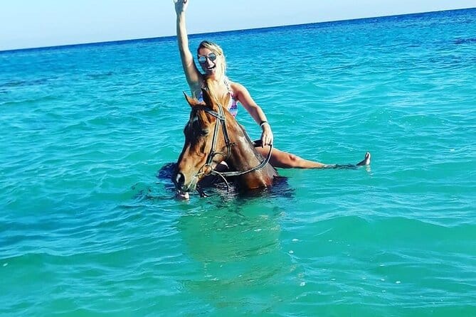 Jazda konno Hurghada – plaża, pustynia i kąpiel w Morzu Czerwonym